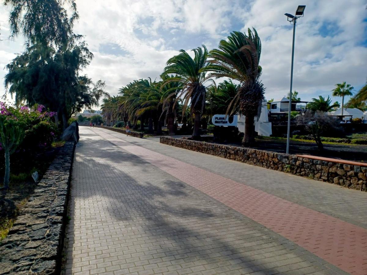 Playa Bastian - Piscina Climatizada - Wifi - Playa 1 Min. Apartament